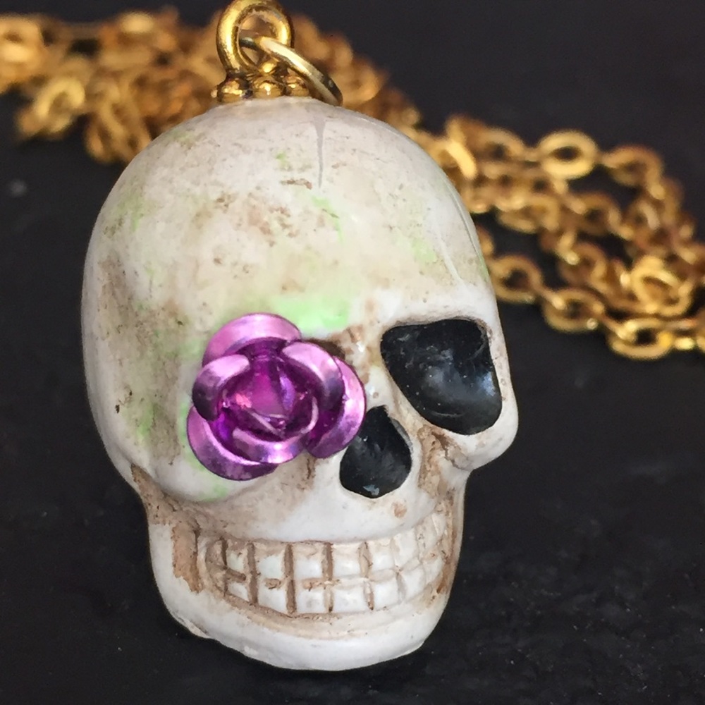 Skullflower necklace
